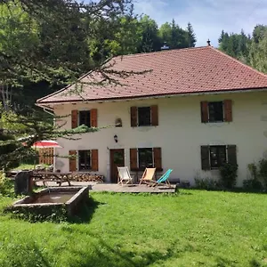 chalet-saint-joseph-au-coeur-du-massif-de-la-chartreuse.hotels-rhonealpes.com/